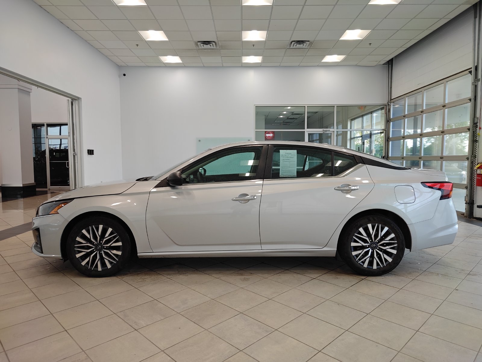 Used 2025 Nissan Altima 2.5 SV FWD image 6
