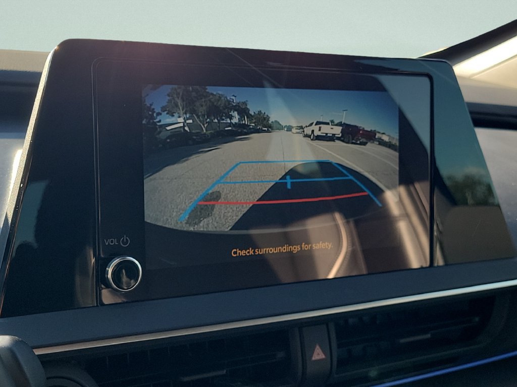 Used 2024 Toyota Prius XLE FWD image 18