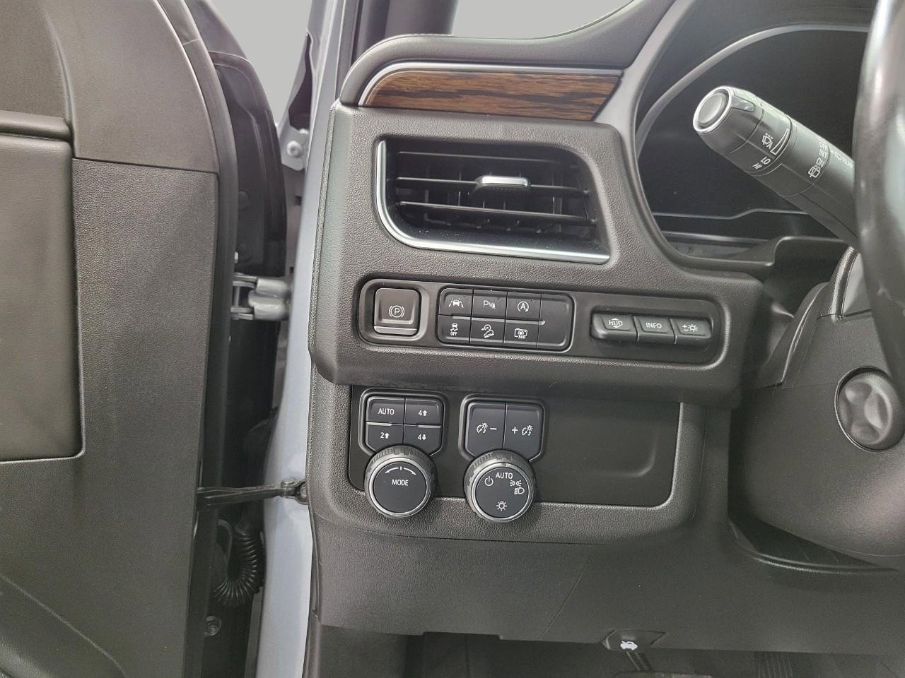 Used 2024 Chevrolet Suburban Premier AWD/4WD image 11