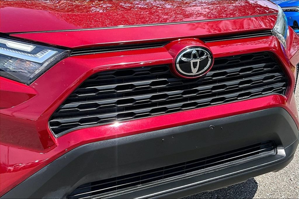 Used 2024 Toyota RAV4 LE AWD/4WD image 38