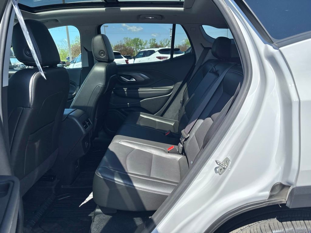 Used 2024 GMC Terrain SLT w/ LPO, Floor Liner Package AWD/4WD image 18