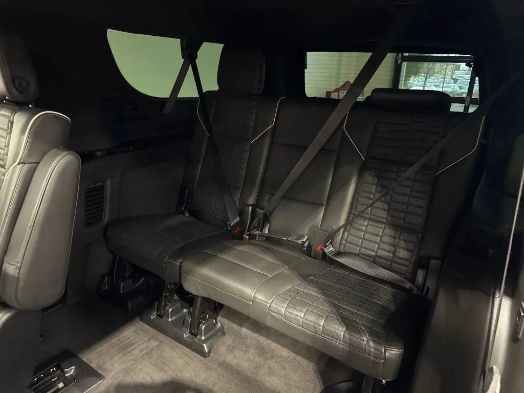 Used 2023 Cadillac Escalade ESV V AWD/4WD image 19