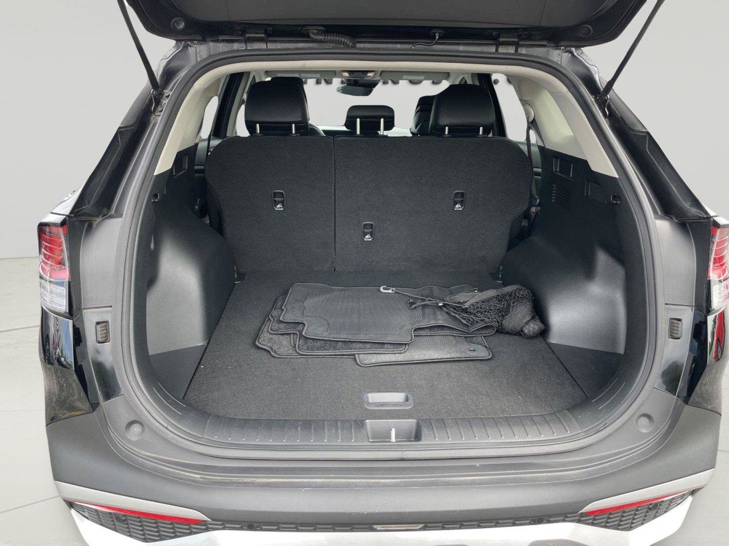 Used 2023 Kia Sportage EX AWD/4WD image 11