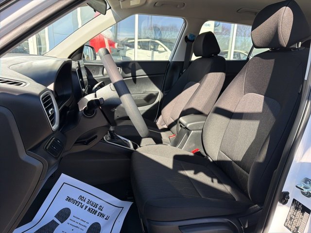 Certified 2025 Hyundai Venue SE image 12