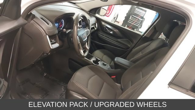 Used 2024 GMC Terrain SLE w/ Elevation Edition FWD image 18