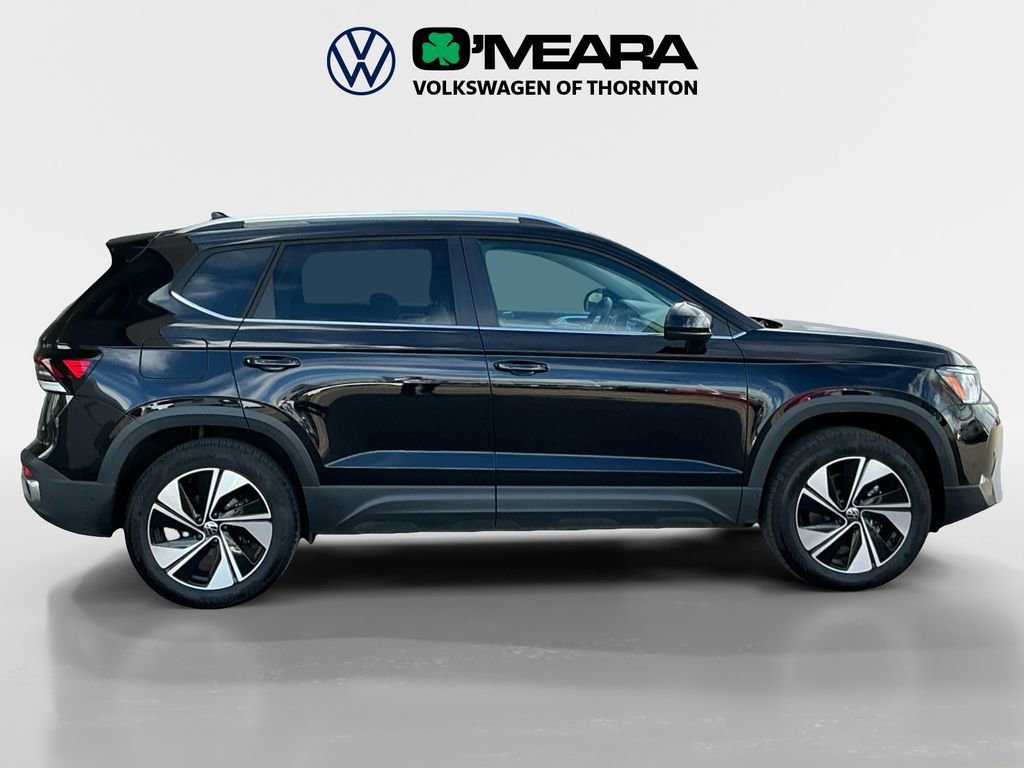 Used 2025 Volkswagen Taos SE w/ Panoramic Sunroof Package image 6