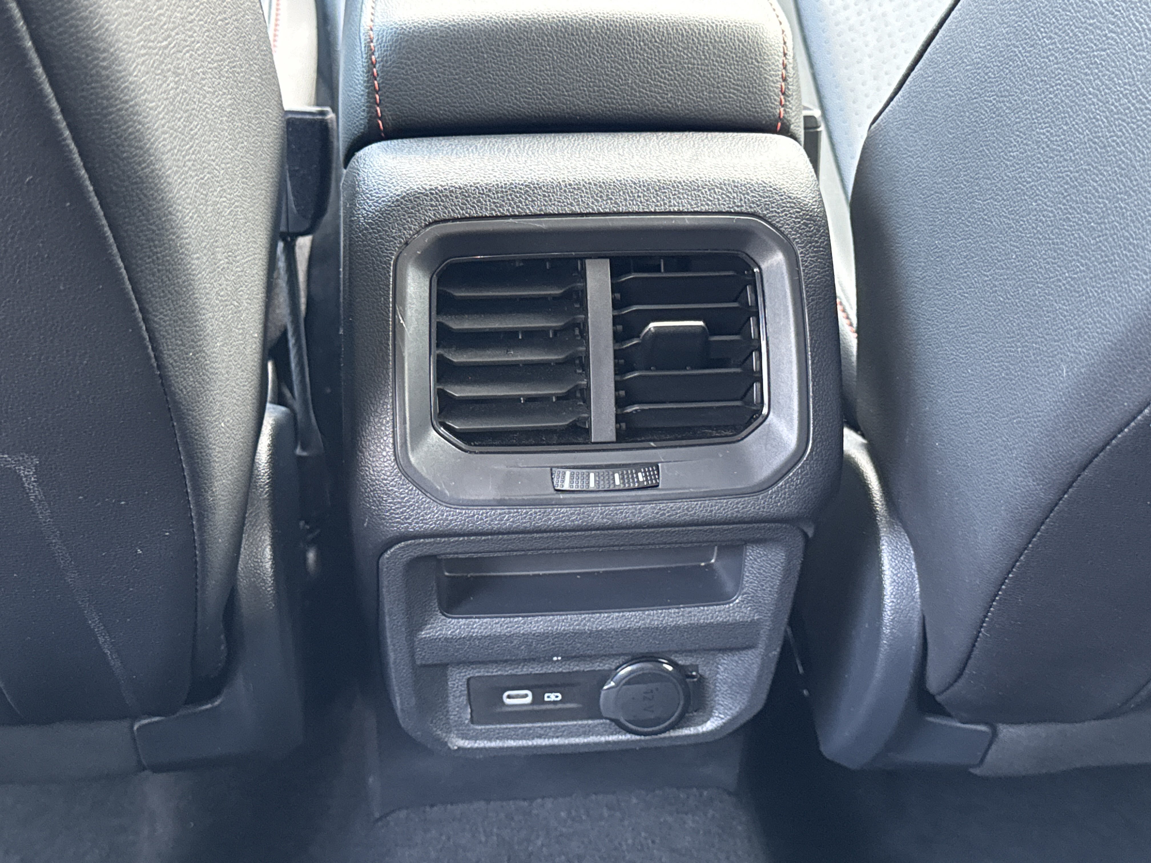 Certified 2024 Volkswagen Tiguan Wolfsburg Edition AWD/4WD image 17