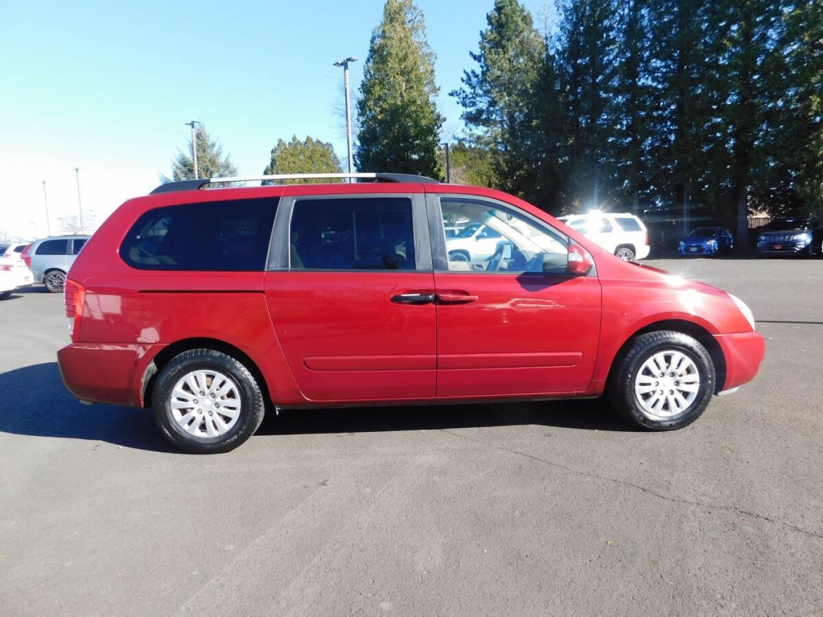 Used 2012 Kia Sedona LX image 18