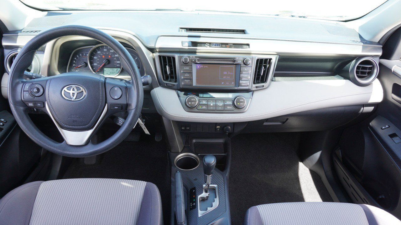 Used 2013 Toyota RAV4 XLE image 26