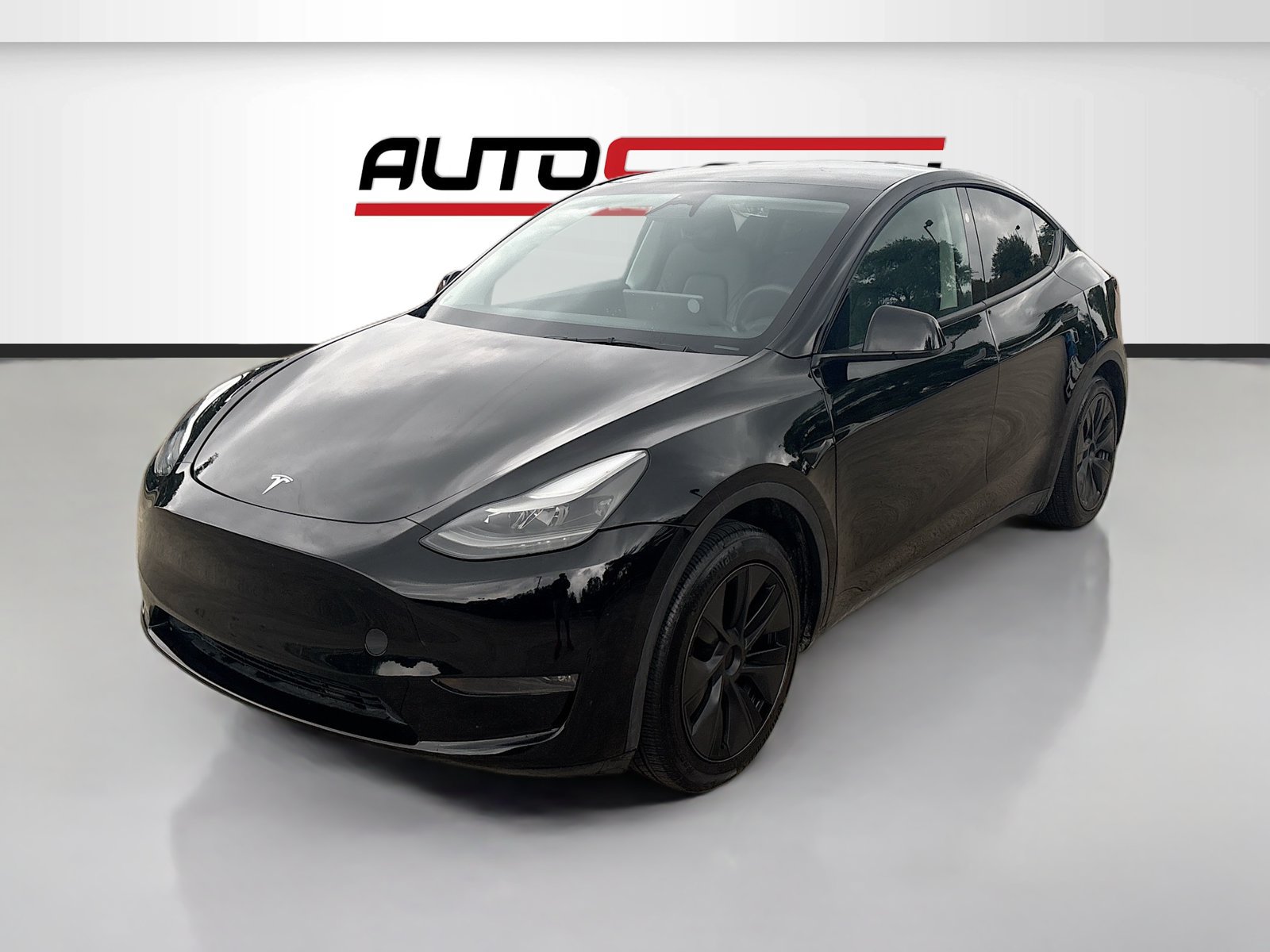 Used 2025 Tesla Model Y Long Range RWD image 3