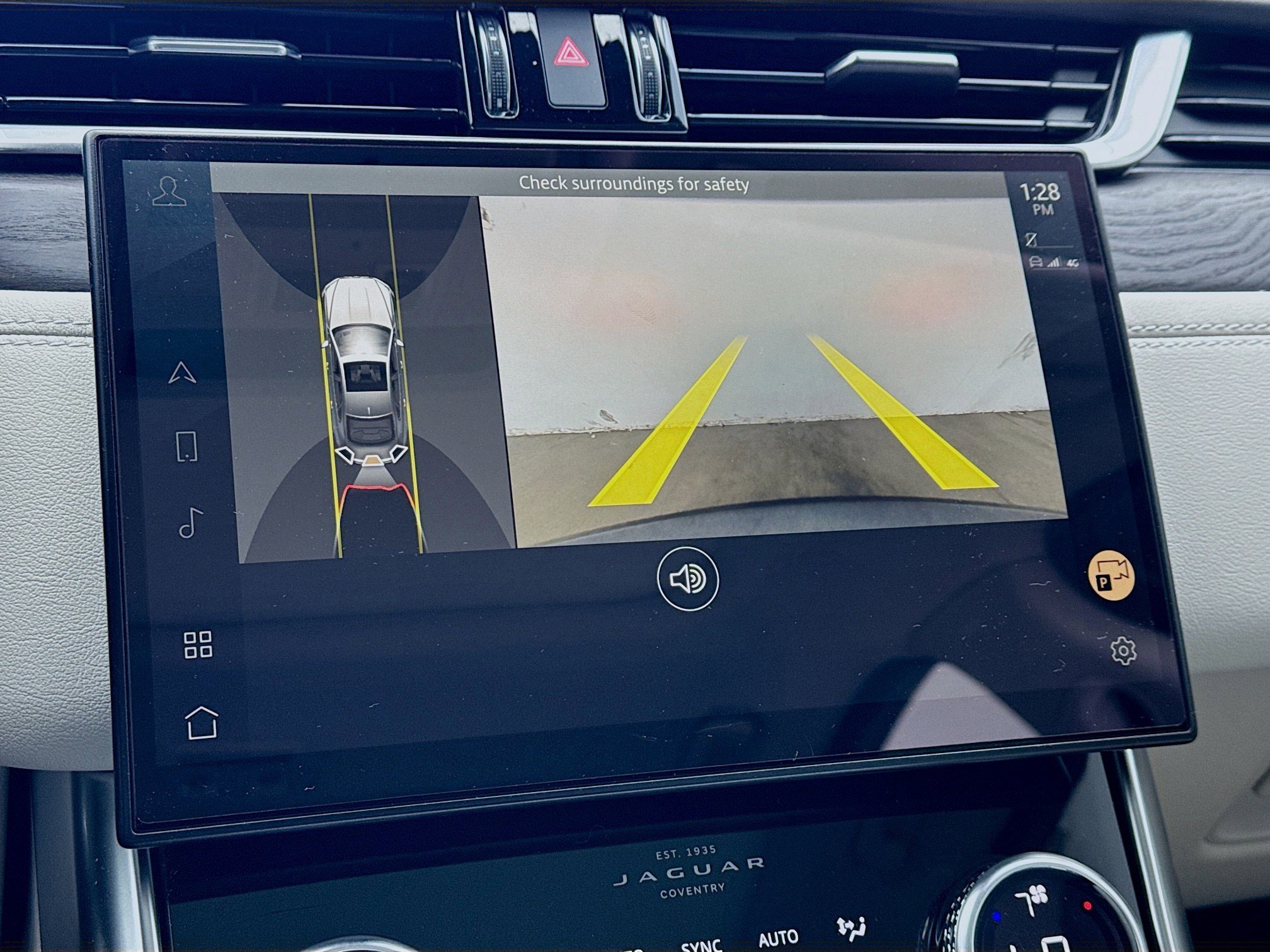 Used 2022 Jaguar XF SE image 10