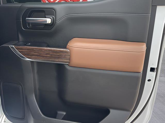 Used 2019 Chevrolet Silverado 1500 High Country w/ Technology Package image 12