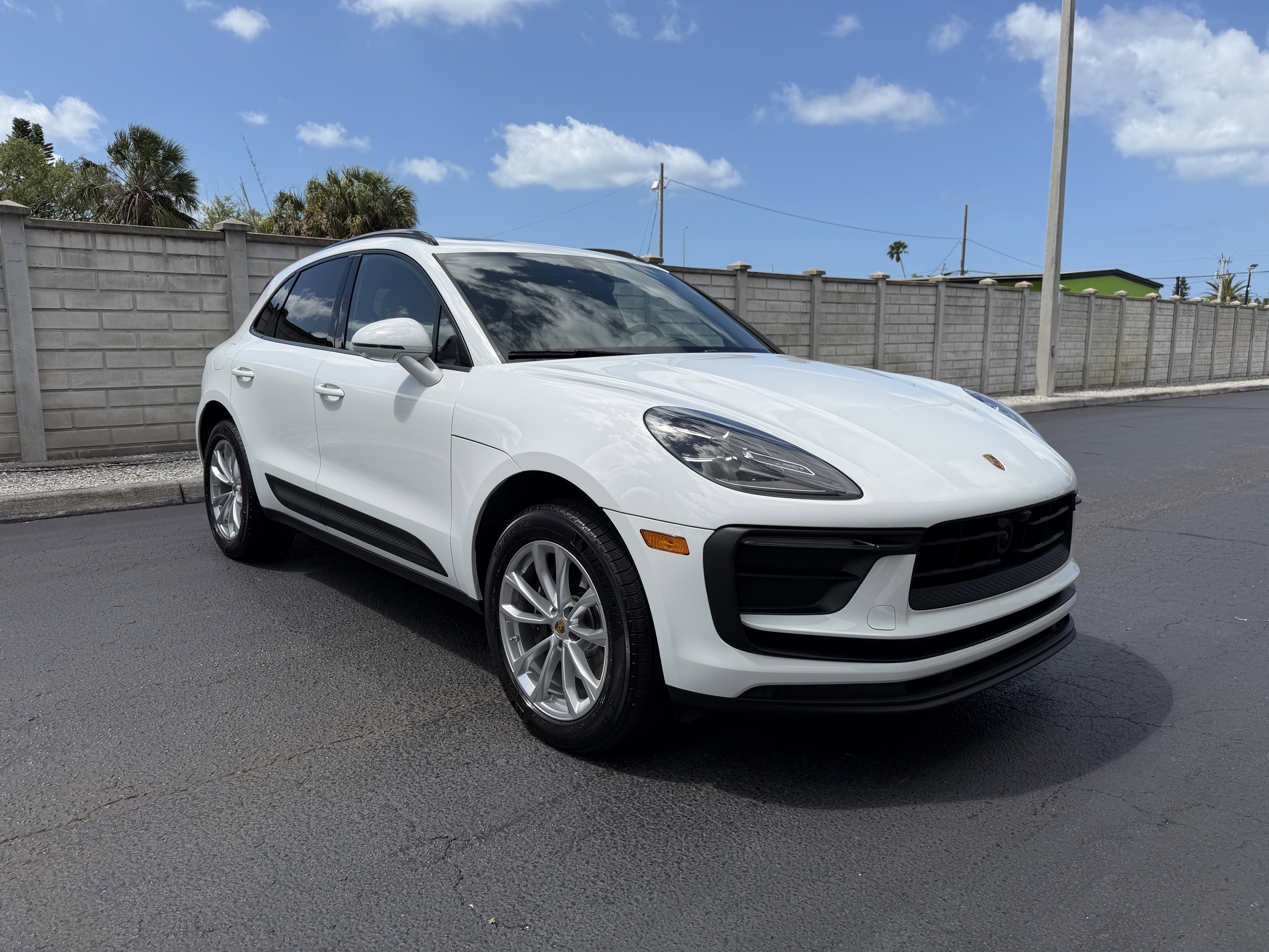 Certified 2025 Porsche Macan image 8