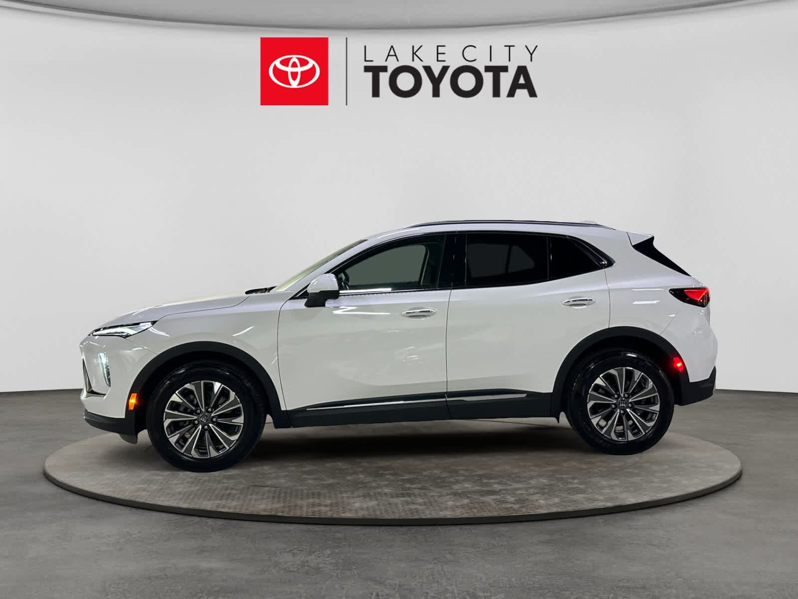 Used 2024 Buick Envision Preferred AWD/4WD image 3