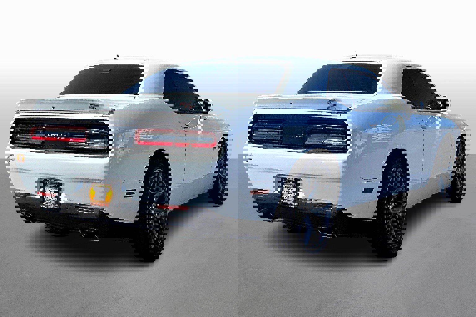 Used 2015 Dodge Challenger R/T w/ Quick Order Package 22B R/T image 2