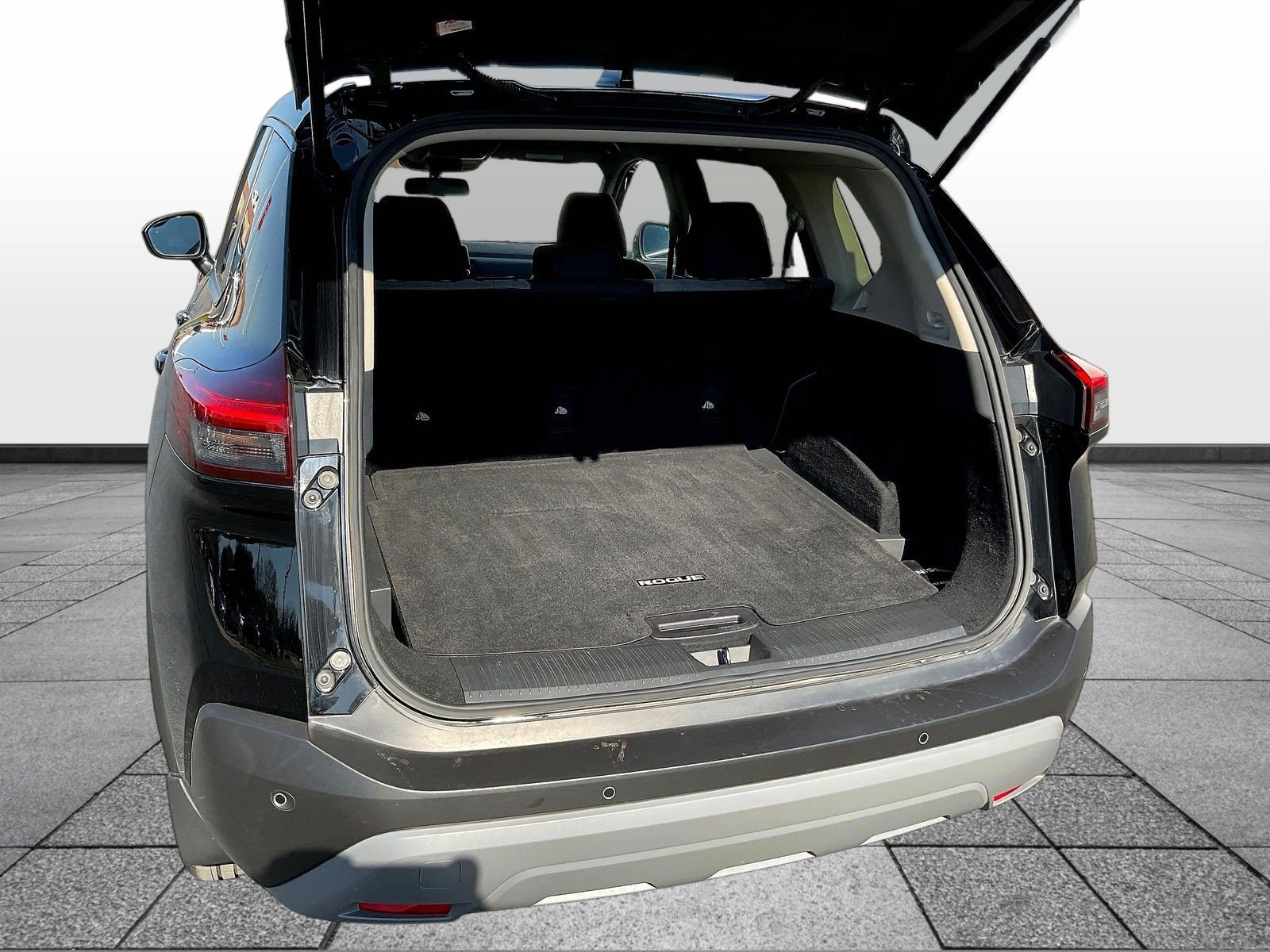 Used 2023 Nissan Rogue SV AWD/4WD image 9