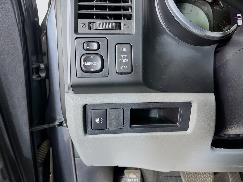 Used 2019 Toyota Sequoia SR5 AWD/4WD image 13