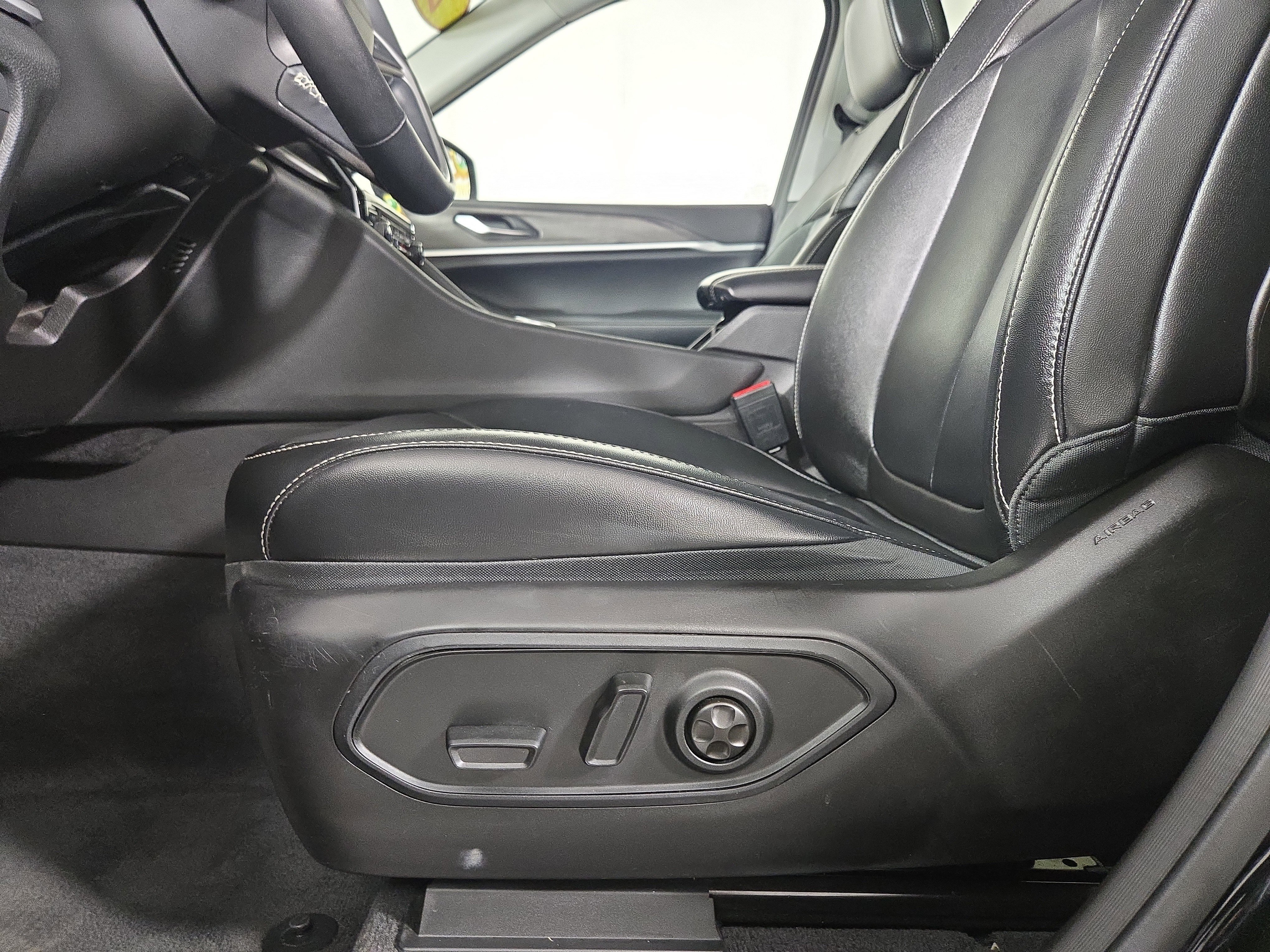 Used 2022 Jeep Grand Cherokee Limited AWD/4WD image 32