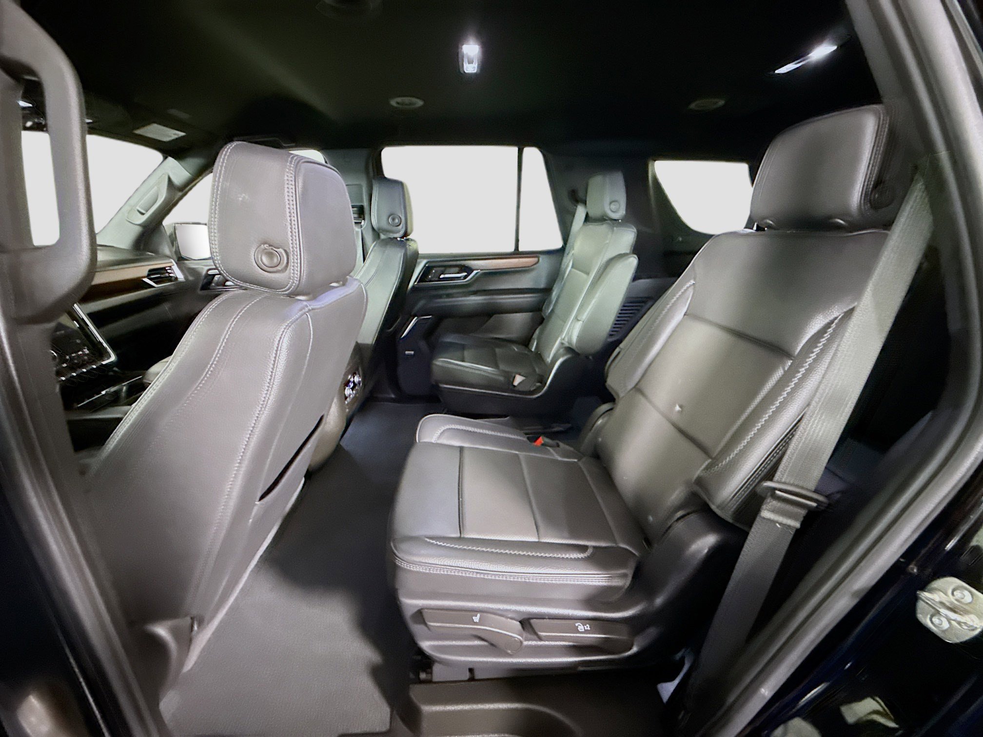 Used 2025 GMC Yukon Denali AWD/4WD image 25