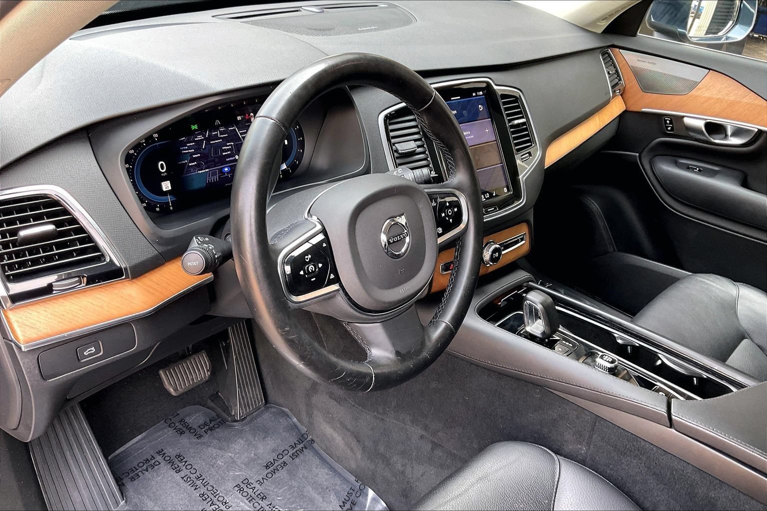 Used 2024 Volvo XC90 B6 Plus AWD/4WD image 16