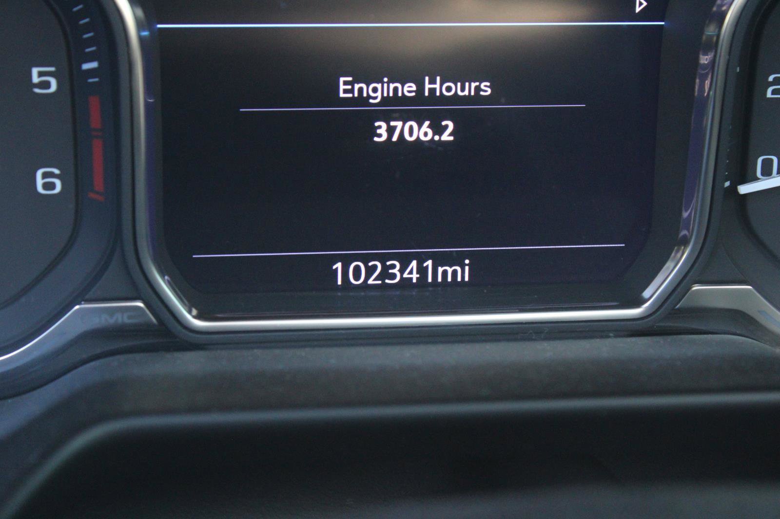 Used 2021 GMC Yukon XL SLT w/ SLT Premium Package image 6