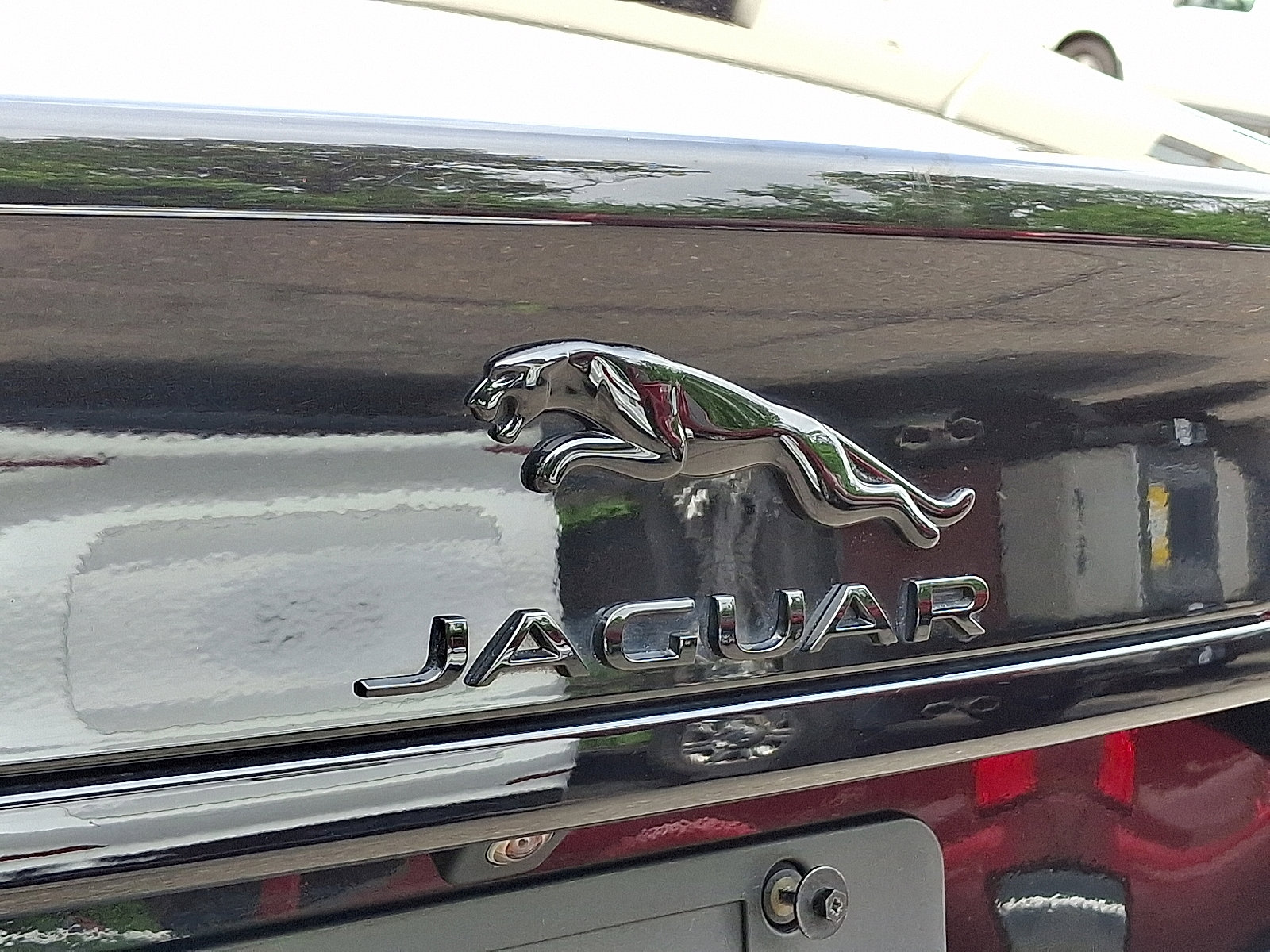 Certified 2024 Jaguar XF R-Dynamic SE image 30