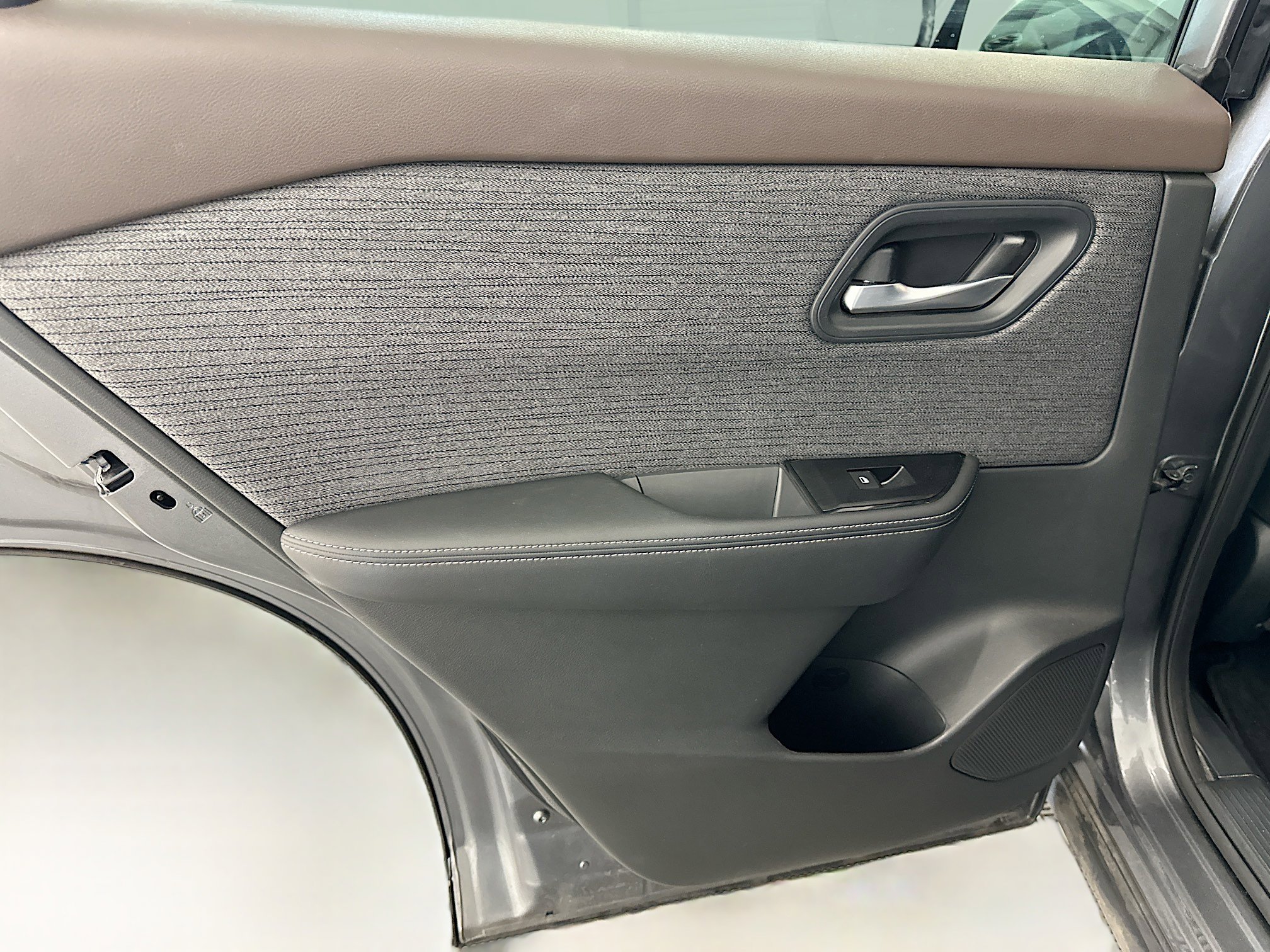 Used 2023 Nissan Rogue SV image 26