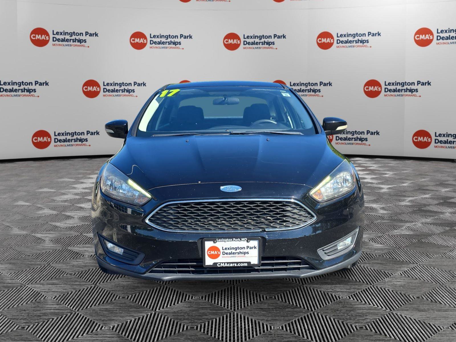 Used 2017 Ford Focus SEL FWD image 2