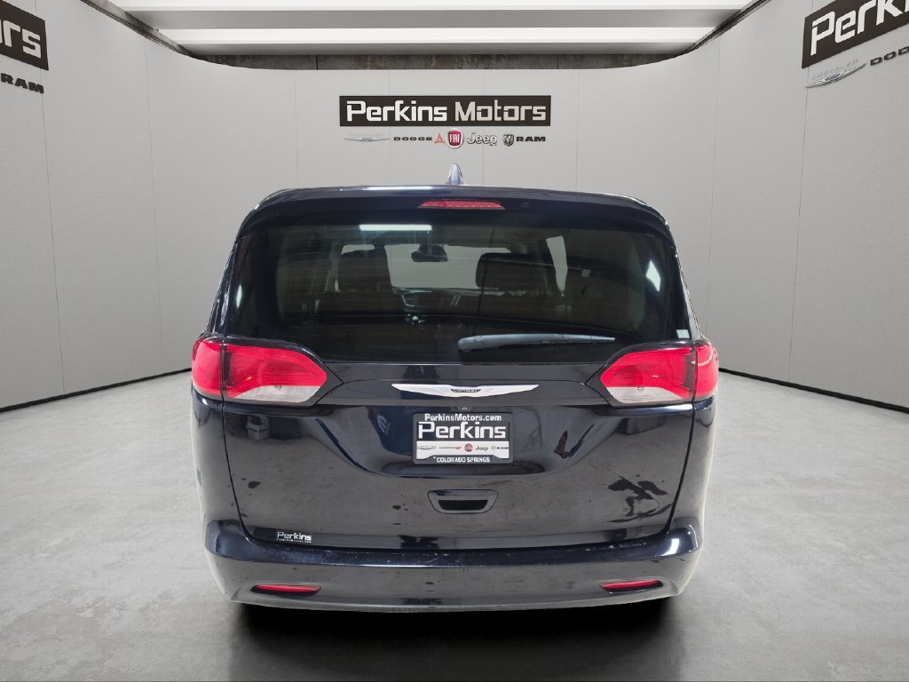 Used 2024 Chrysler Voyager LX FWD image 4