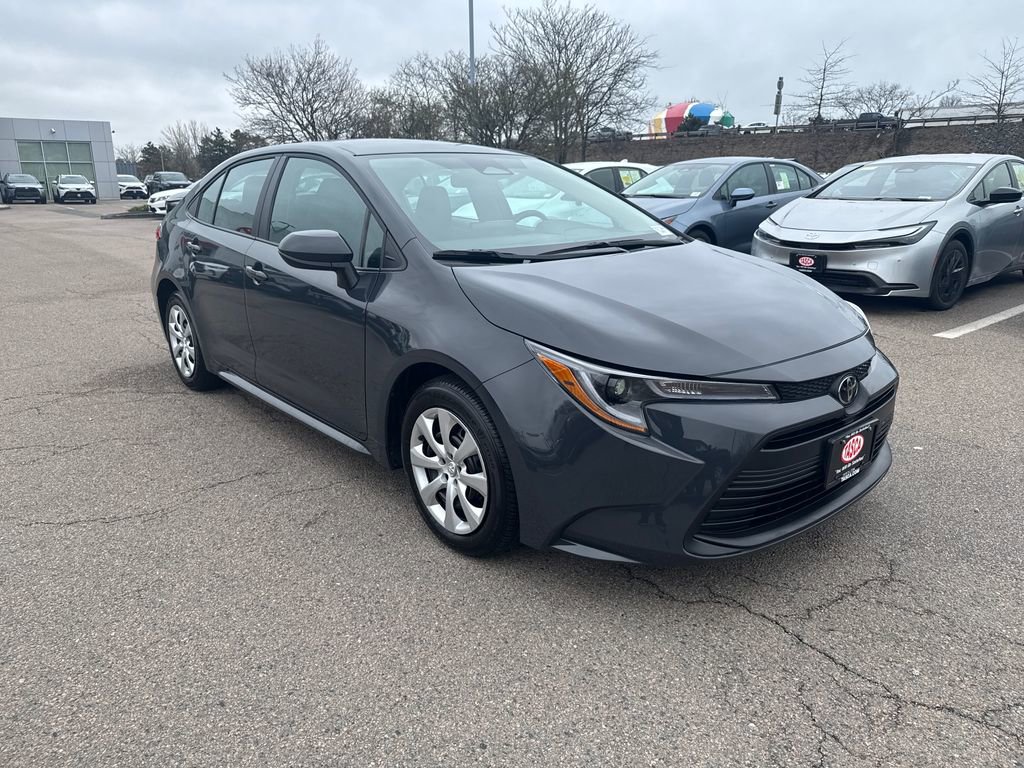 Used 2025 Toyota Corolla LE FWD image 9