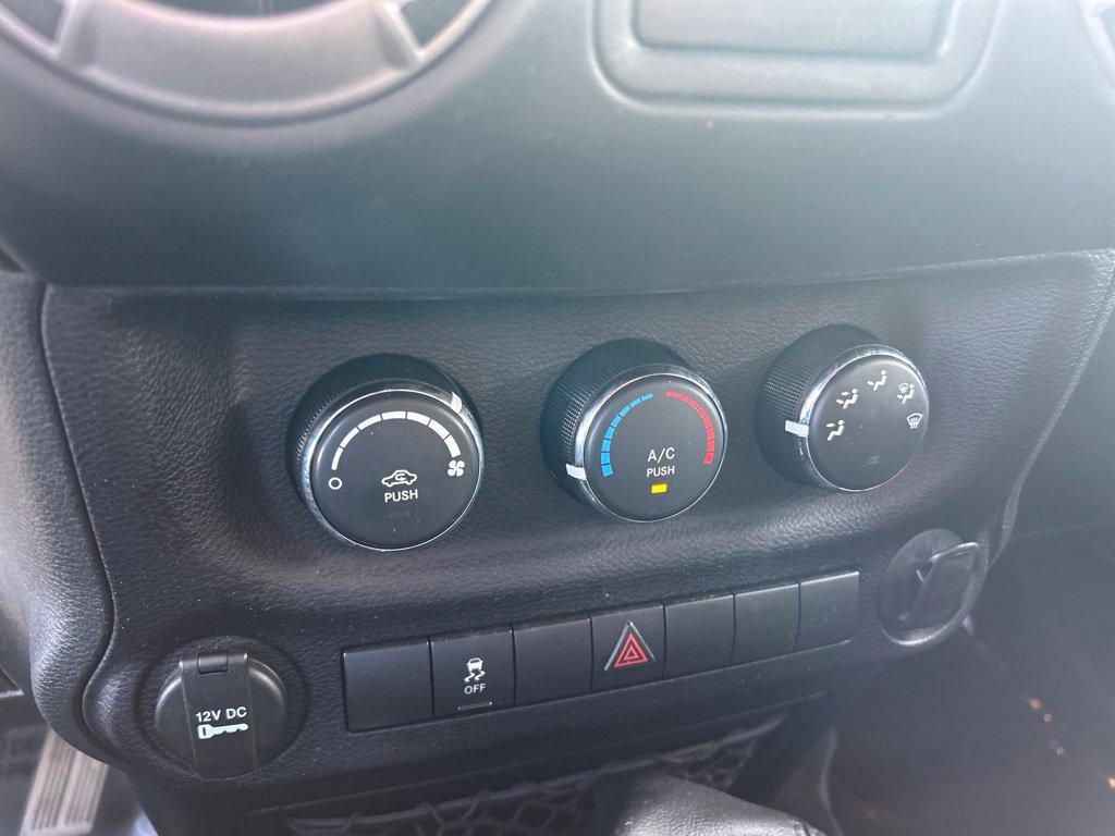 Used 2015 Jeep Wrangler Sport w/ Quick Order Package 23S AWD/4WD image 31