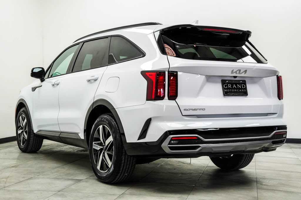 Used 2023 Kia Sorento S w/ Panoramic Sunroof Package FWD image 11