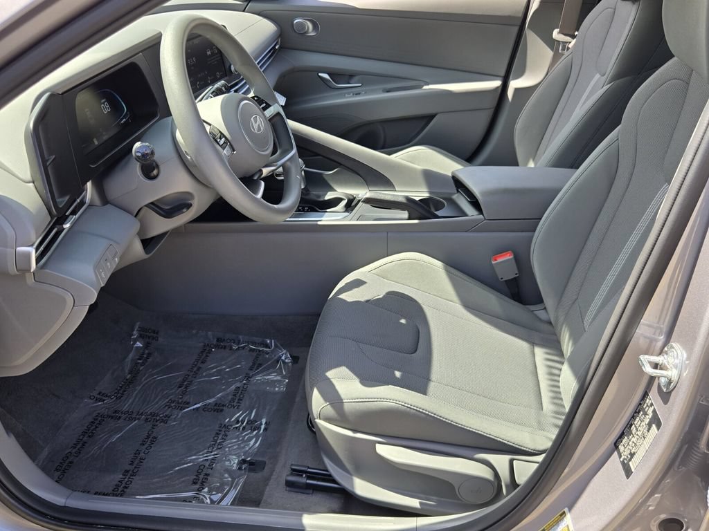 Certified 2026 Hyundai Elantra SE w/ Cargo Package FWD image 10
