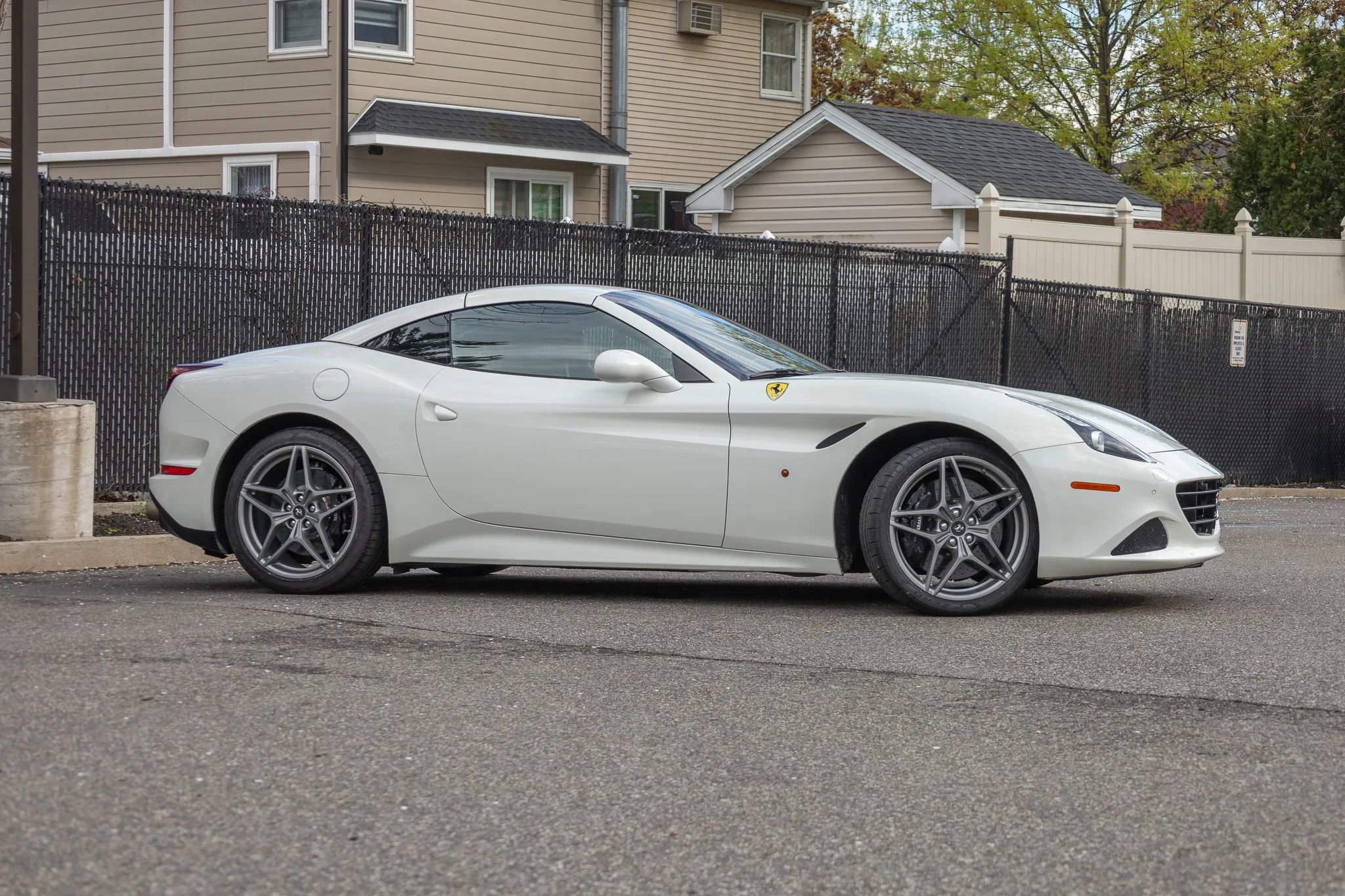 Used 2016 Ferrari California T RWD image 16