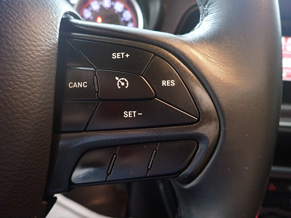 Used 2017 Dodge Challenger R/T RWD image 4