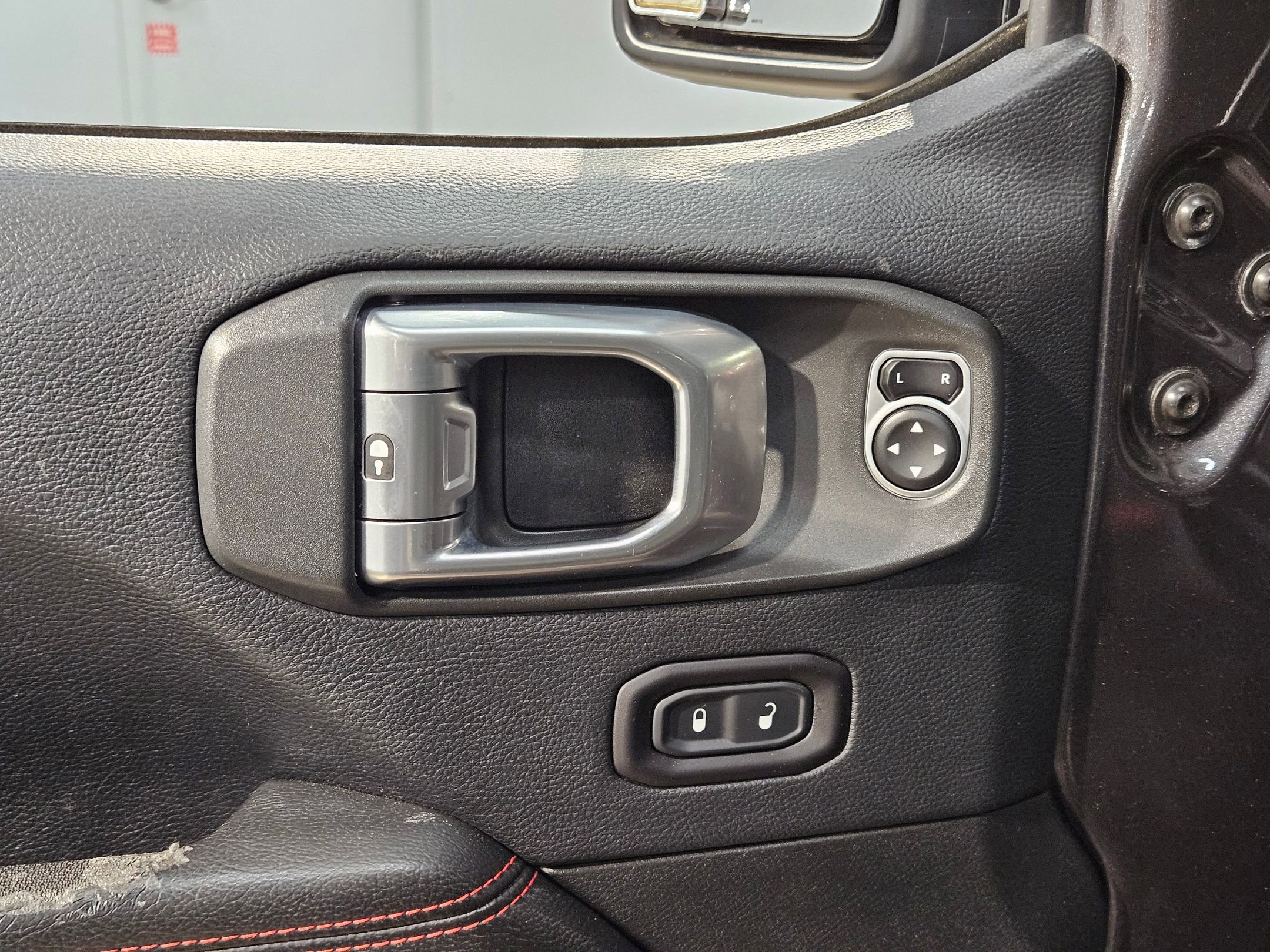 Used 2018 Jeep Wrangler Unlimited Rubicon image 21