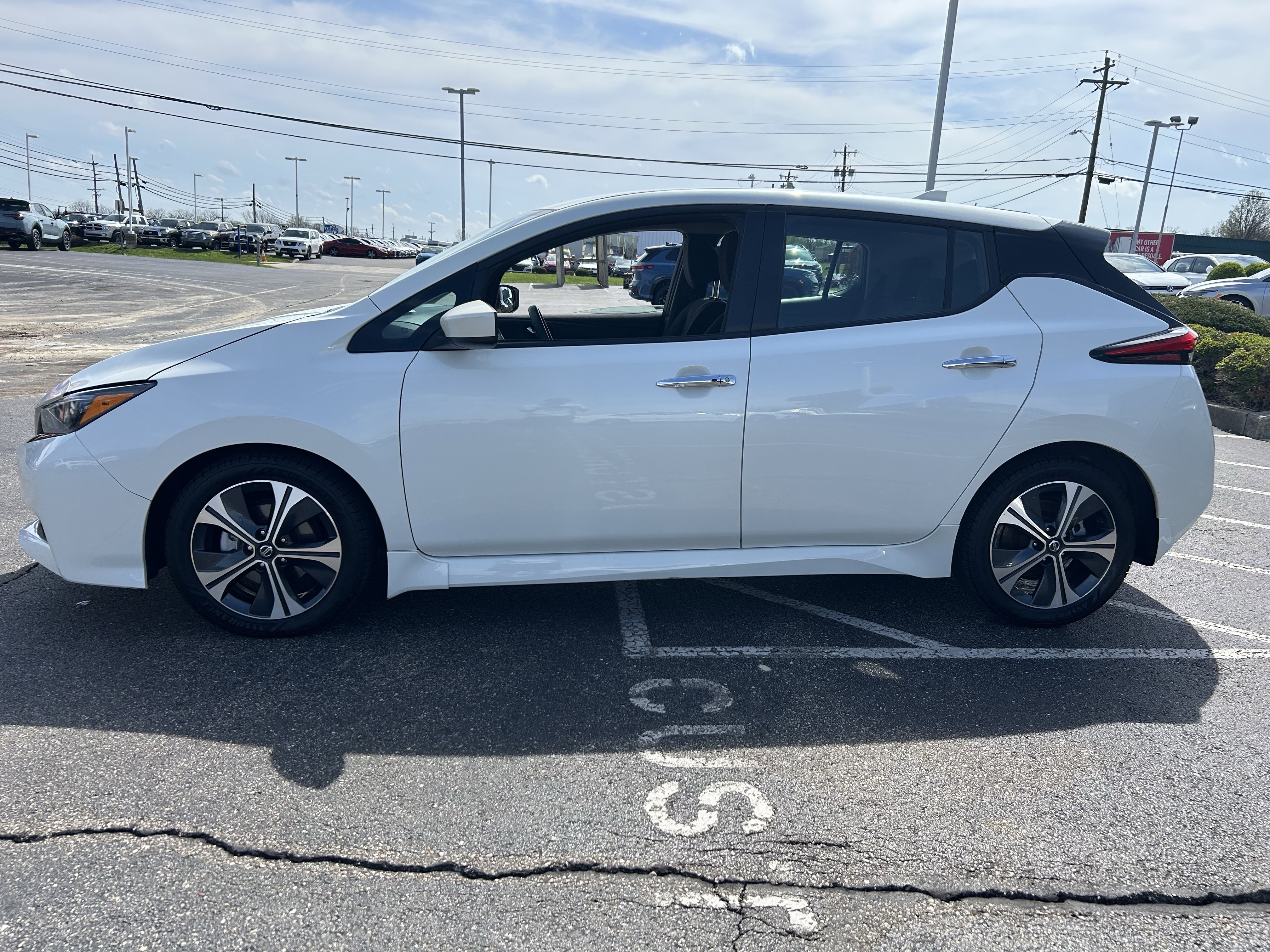 Used 2022 Nissan Leaf SV image 4