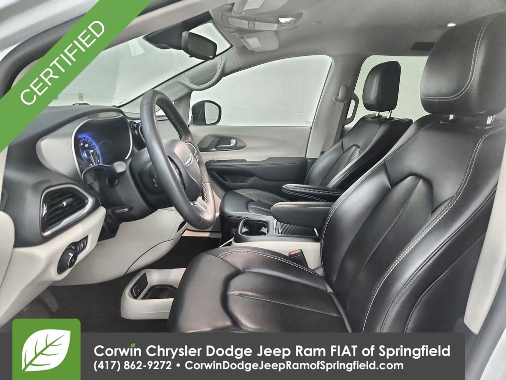 Certified 2023 Chrysler Pacifica Touring-L image 19