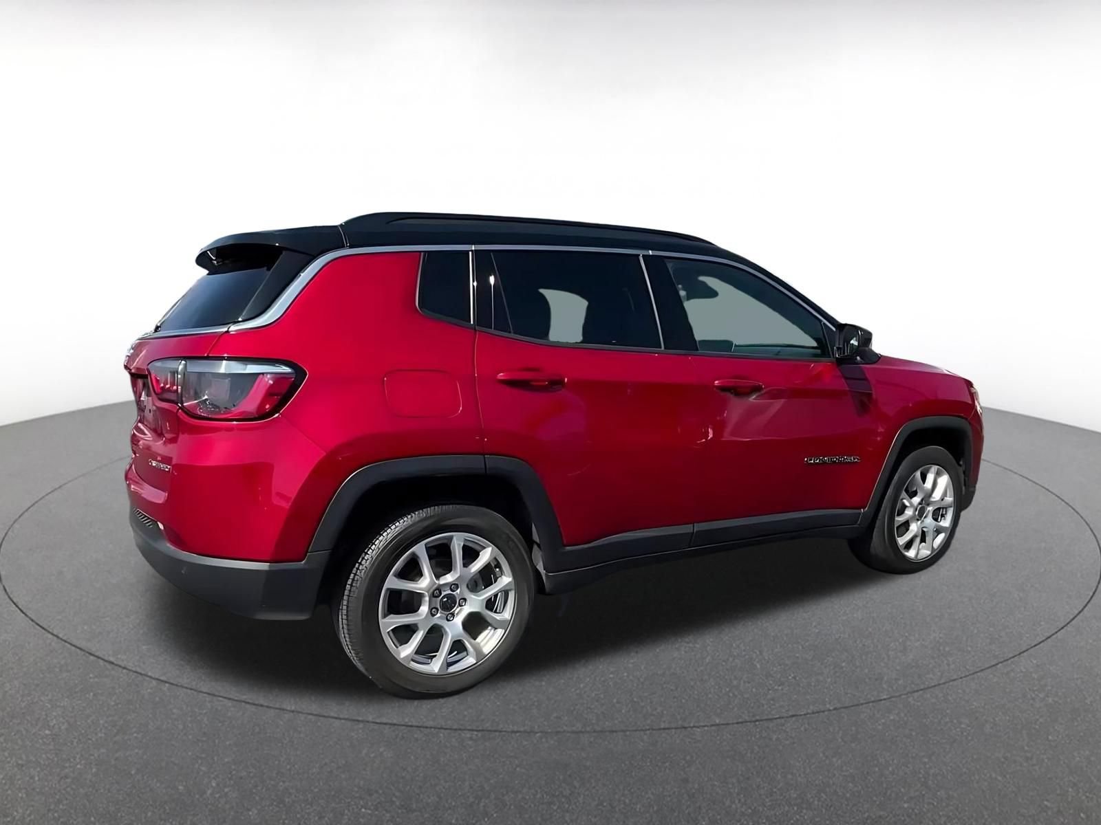 Used 2025 Jeep Compass Limited AWD/4WD image 11