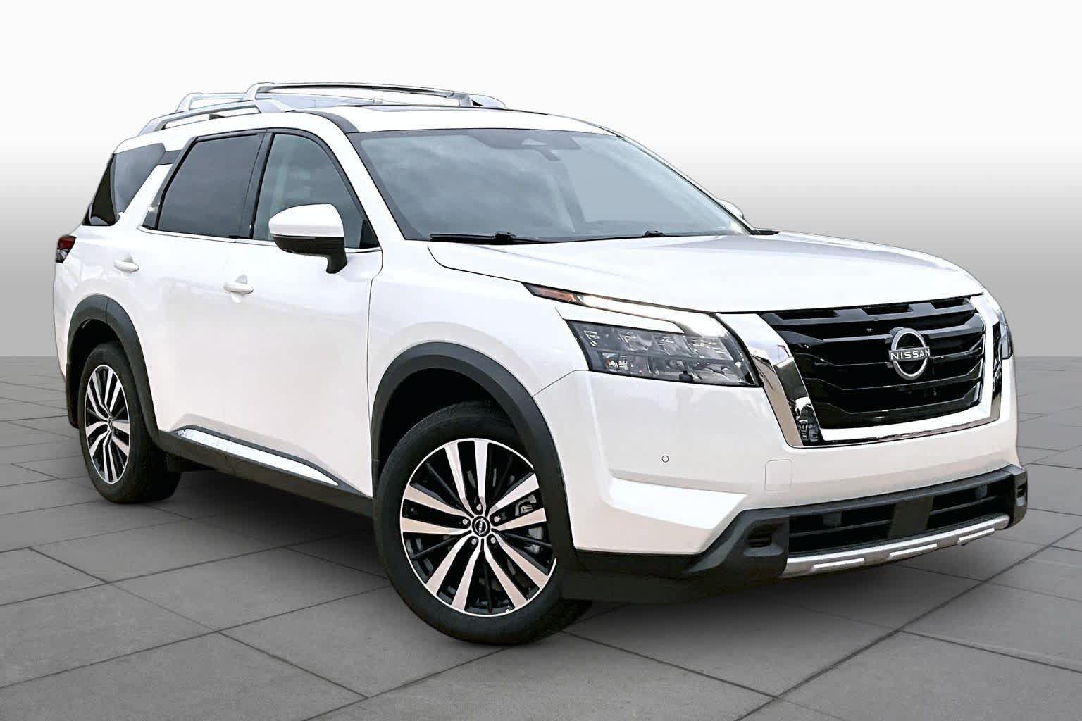 Used 2025 Nissan Pathfinder Platinum w/ Cargo Package FWD image 3