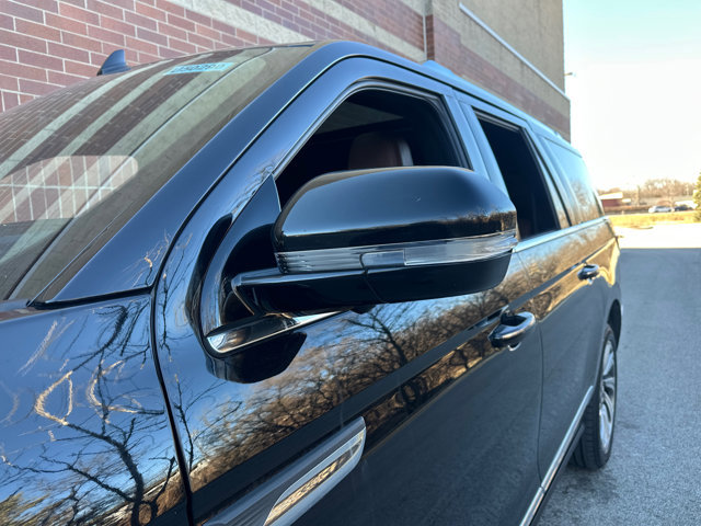 Used 2023 Lincoln Navigator L Reserve image 11