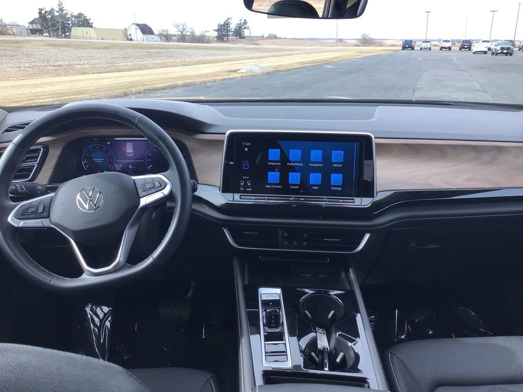 Used 2025 Volkswagen Atlas SE image 22
