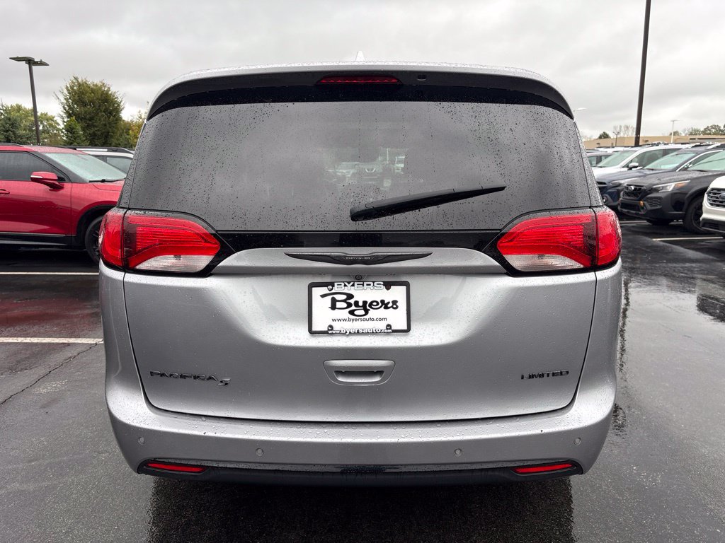 Used 2019 Chrysler Pacifica Limited w/ Advanced Safetytec Group FWD image 4