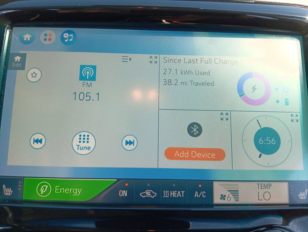 Used 2019 Chevrolet Bolt Premier w/ Infotainment Package FWD image 19