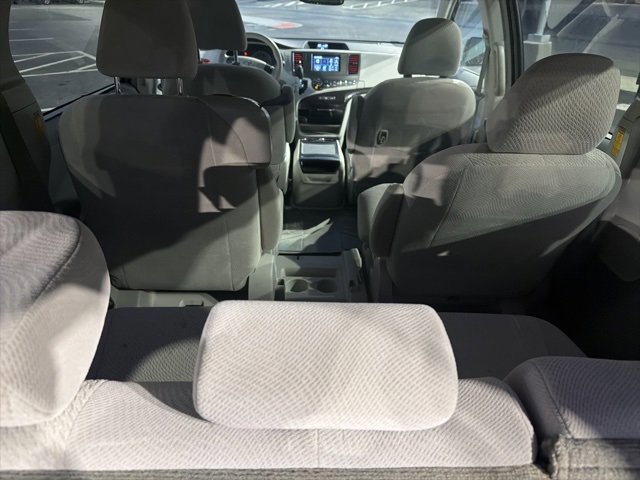 Used 2014 Toyota Sienna LE image 29