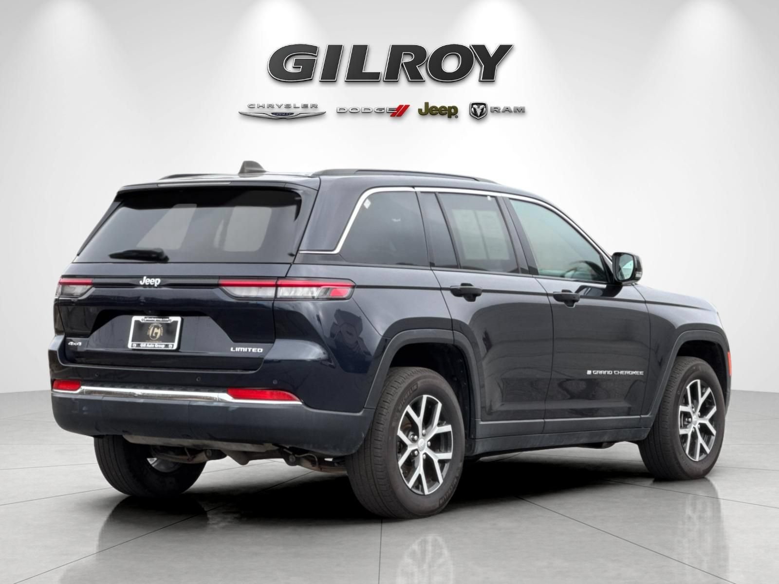 Used 2024 Jeep Grand Cherokee Limited AWD/4WD image 4