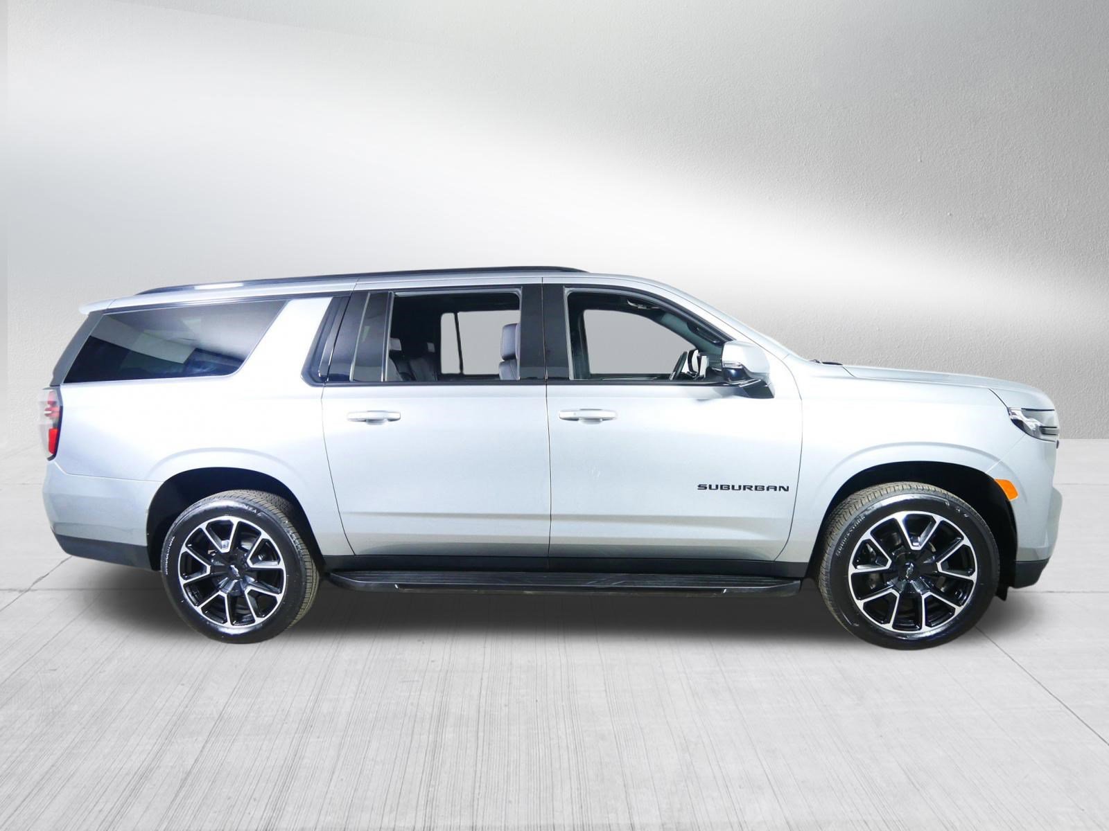 Used 2024 Chevrolet Suburban RST image 8