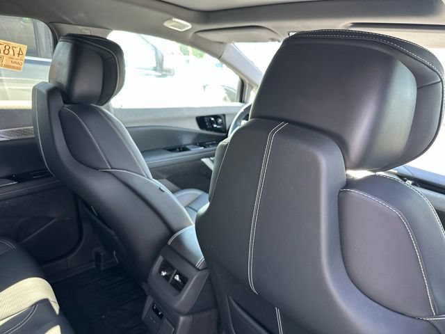 Certified 2025 Cadillac Optiq Luxury 2 w/ LPO, Floor Liner Package AWD/4WD image 13