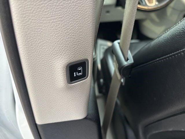 Used 2022 Chrysler Pacifica Touring-L w/ Uconnect Theater Family Group image 32