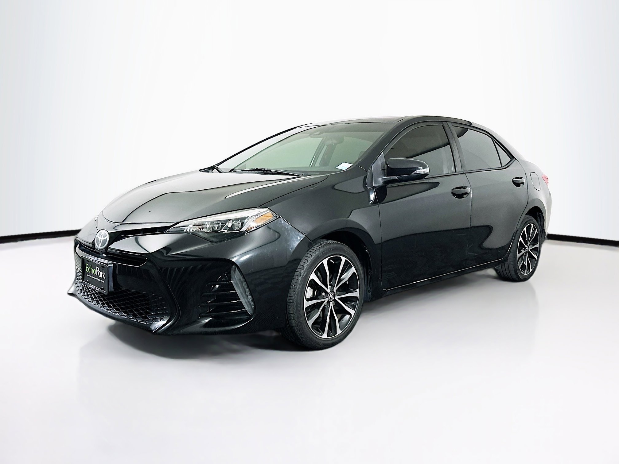 Used 2018 Toyota Corolla SE w/ SE Premium Package FWD image 3